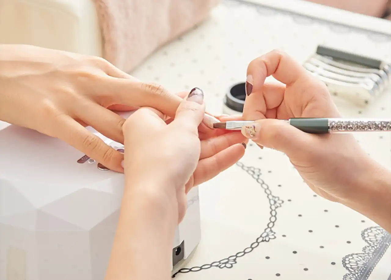 ネイリストになるには・必要な技術や資格とは? | ネイリストになるために必要な技術とは?
