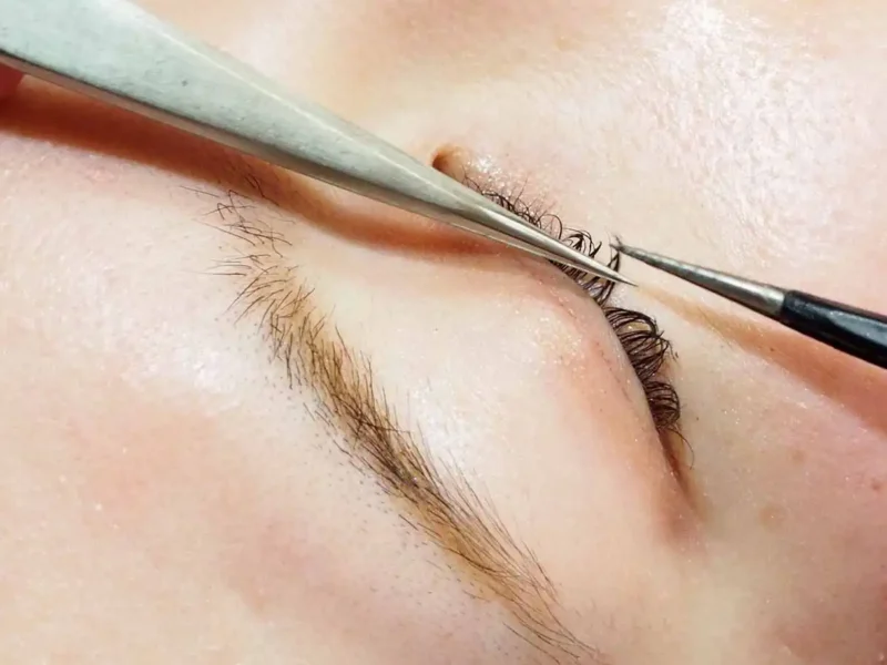 資格は必要？！アイリストの仕事内容とは？