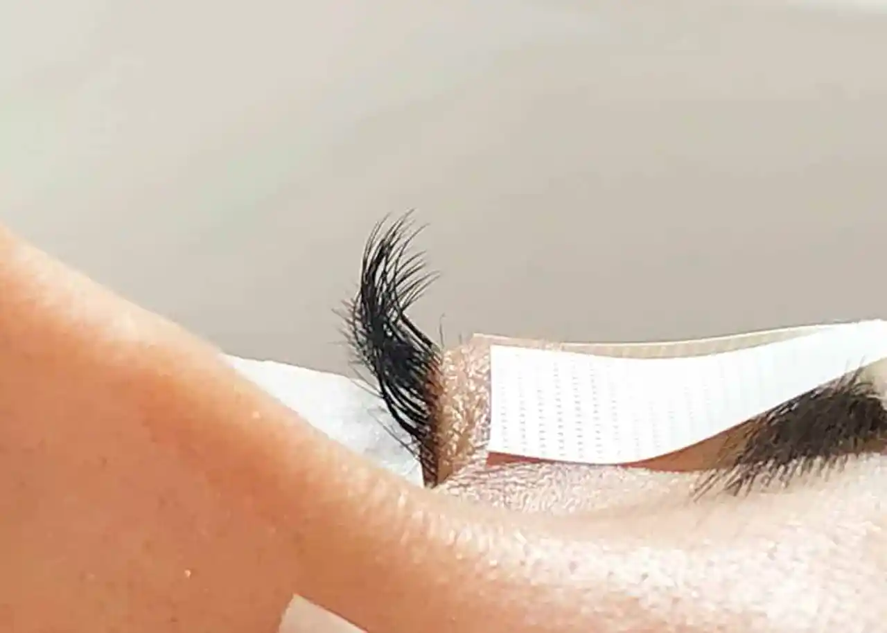 美容師に向いている副業って？ | アイリストが副業の場合