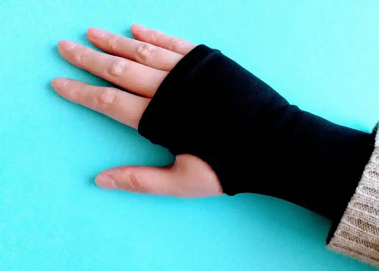 美容師の職業病「腱鞘炎」対策！ | サポーターを活用する