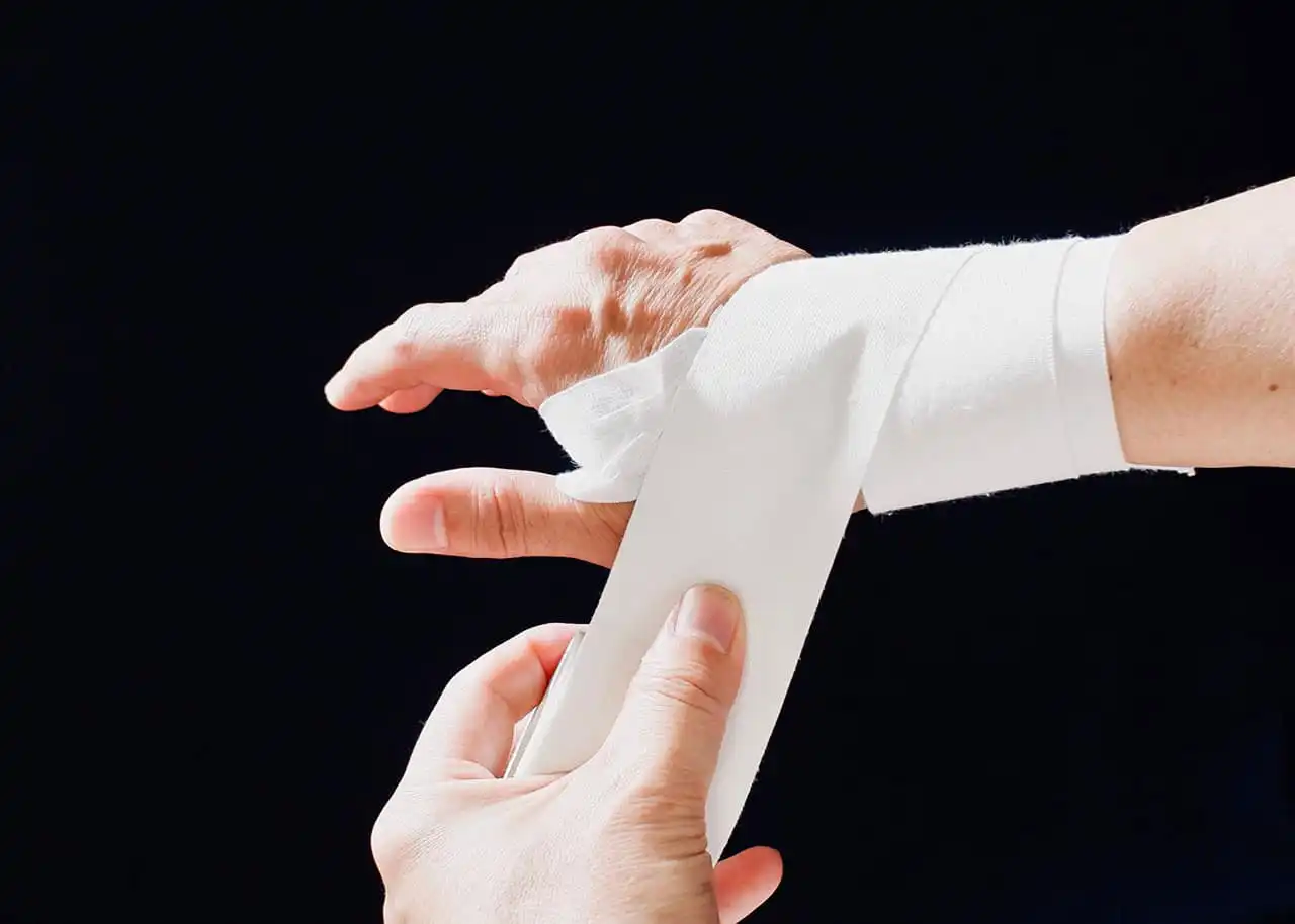 美容師の職業病「腱鞘炎」対策！ | 手を固定して休める