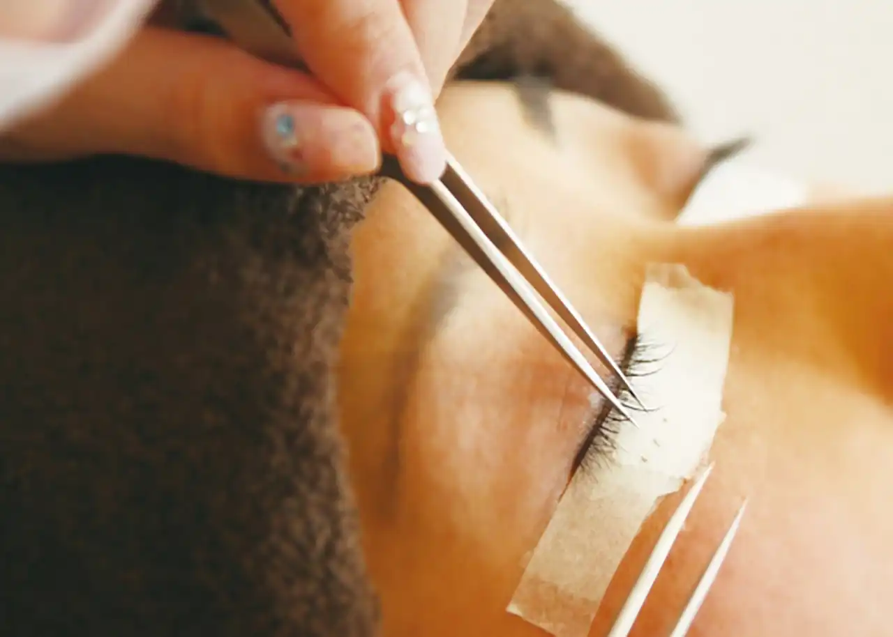 資格は必要？！アイリストの仕事内容とは？ | まつげ美容の普及率