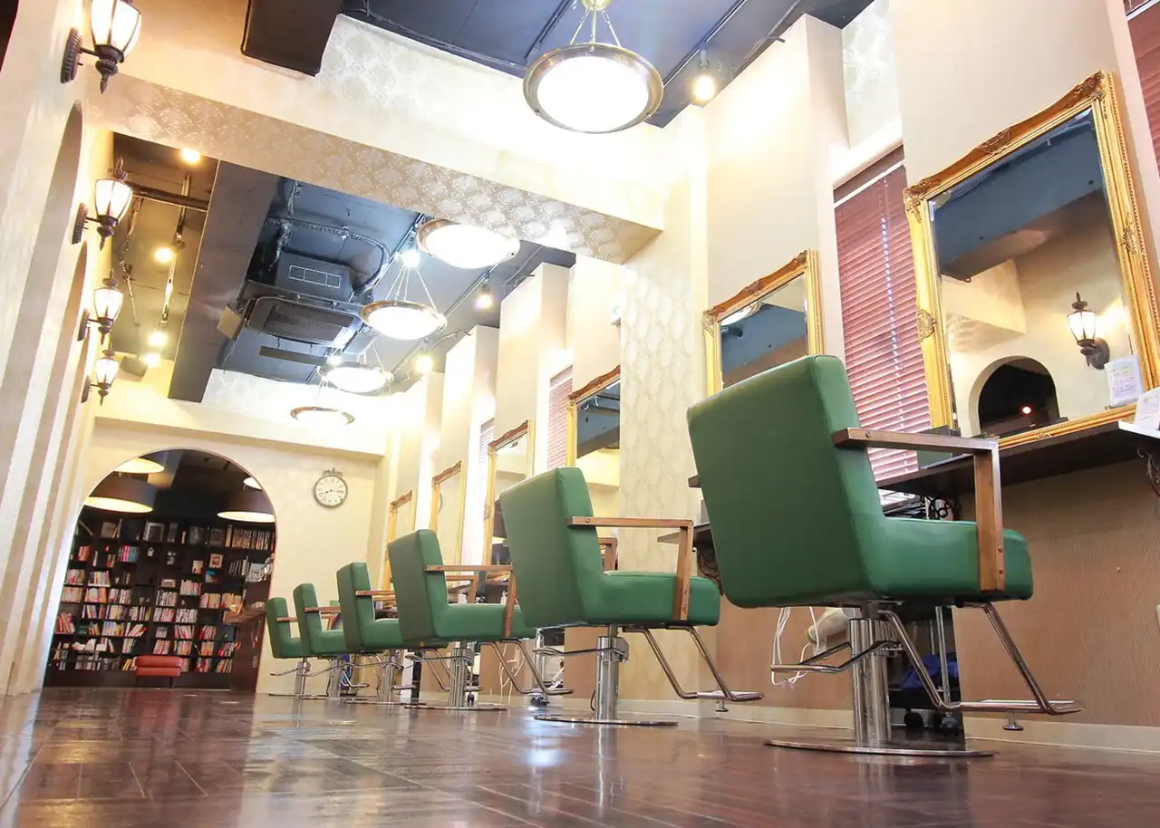 浦和周辺でオススメの美容師求人しているサロン | hair lounge KRONE (ヘアーラウンジ クローネ)