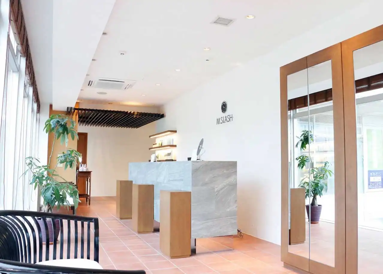 センター北駅周辺でオススメの美容師求人しているサロン | M.SLASH センター北(エムスラッシュ)