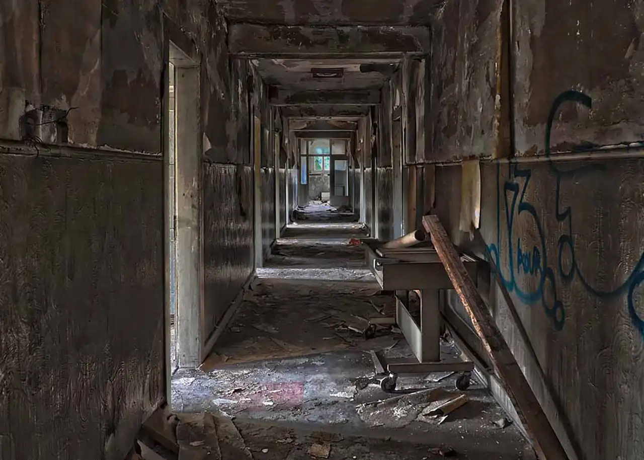 美容室開業時に知らないと損するかも?不動産契約の条件交渉術 | 古い物件