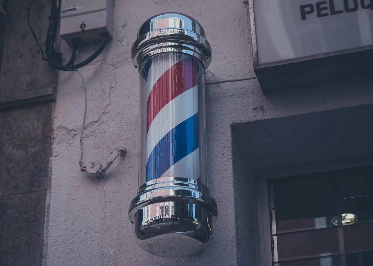 美容師と理容師の違いとは？資格から仕事内容など | 美容室と理容室の見分け方