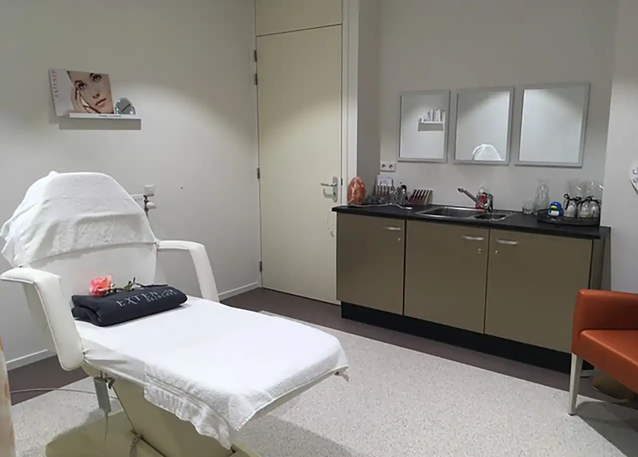 未経験からアイリストとして就職するまでの方法 | スクール・専門学校で技術を学ぶ