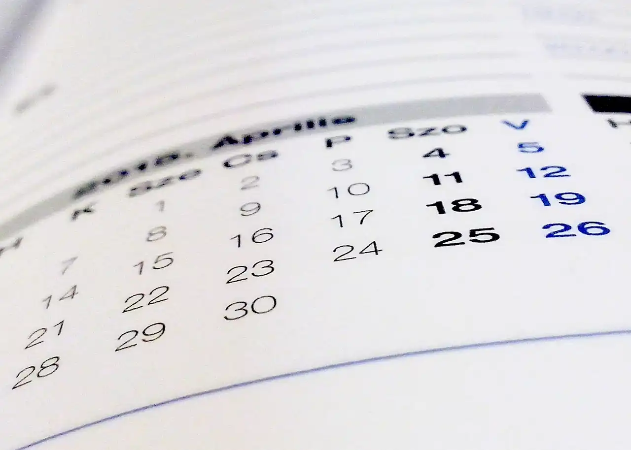 スタッフの事を考えた美容室の休日設定とは？ | 定休日は月曜日？火曜日？