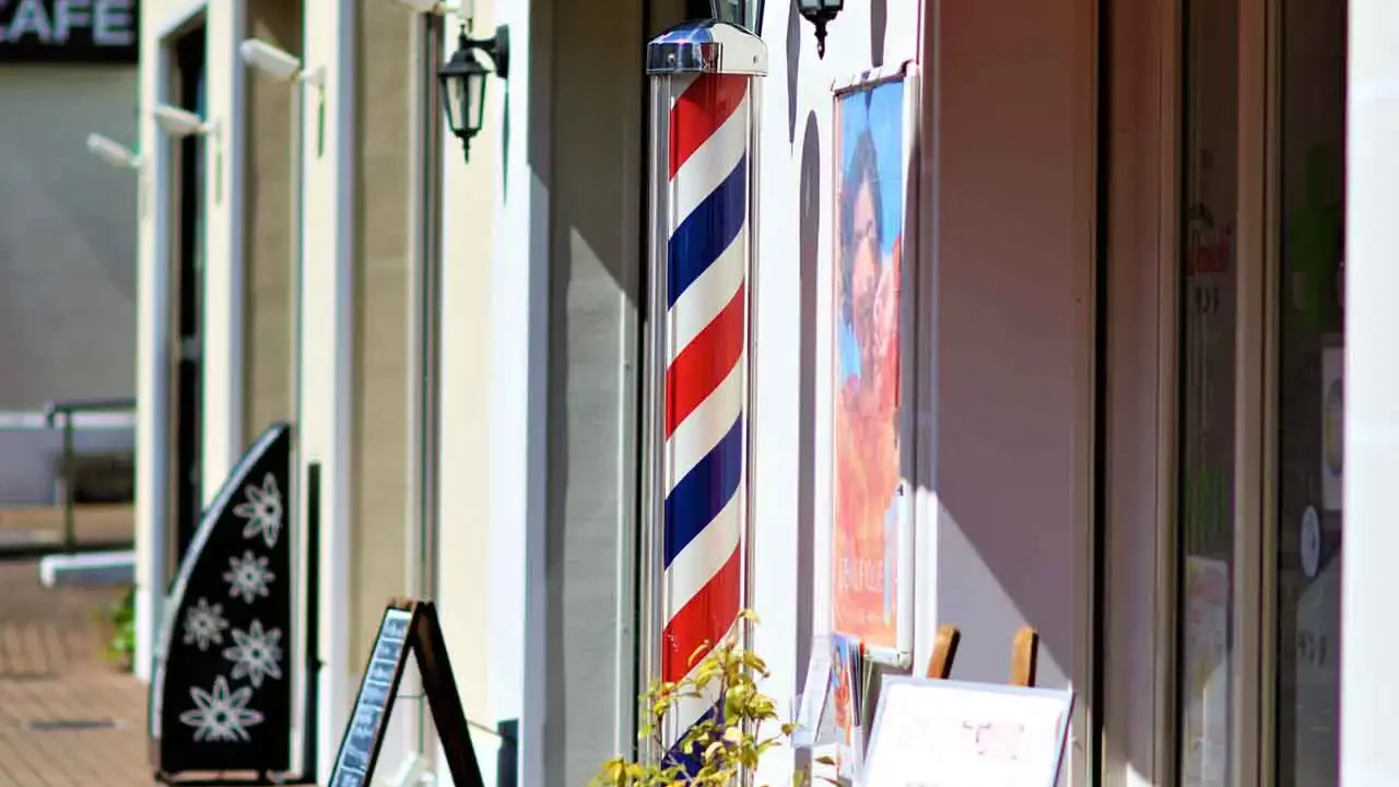 理容師の仕事内容・美容師との違いとは？