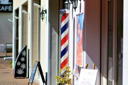 理容師の仕事内容・美容師との違いとは？