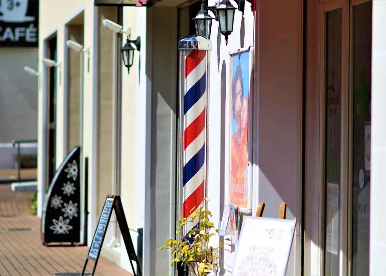 美容師と理容師の違いとは？資格から仕事内容など | 理容師法