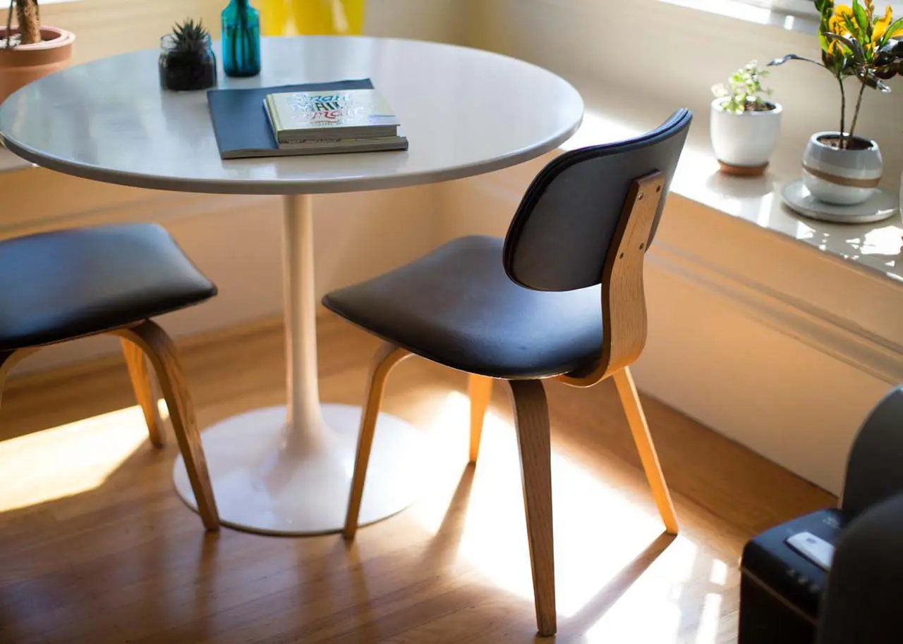 美容室面接で好印象を与える自己PR | 表情・姿勢のポイント | 椅子に座る時