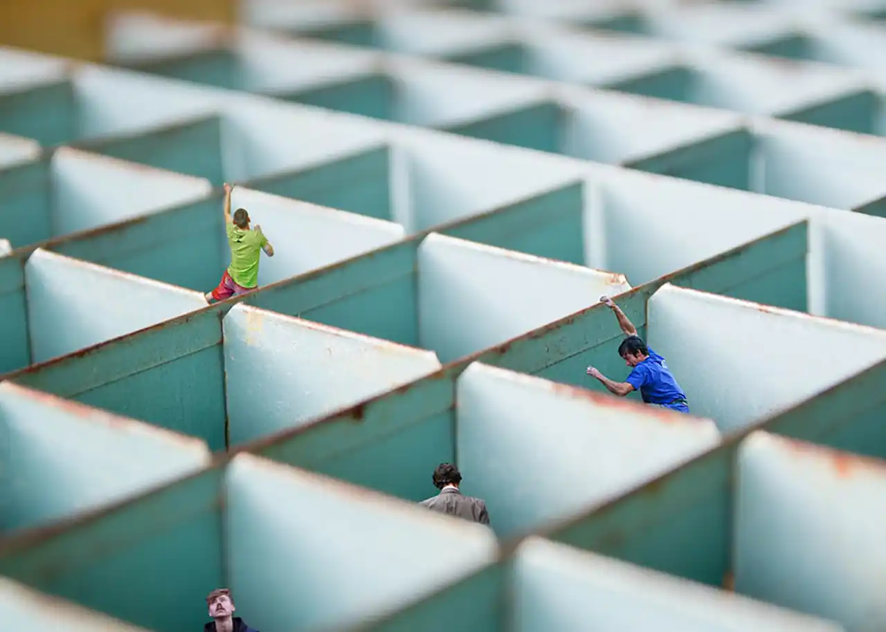 なぜ美容室の働き方で業務委託が増えたのか？ | 給与体系の細分化