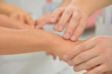 美容師の職業病「腱鞘炎」対策！