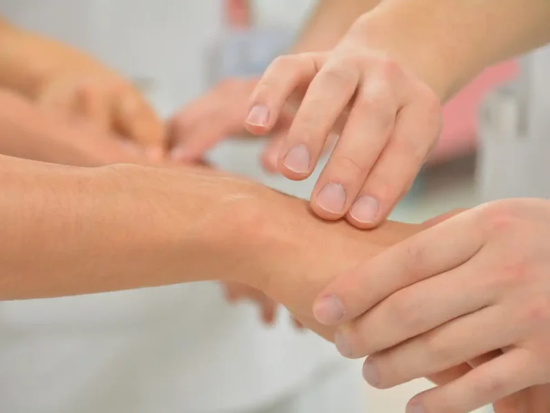 美容師の職業病「腱鞘炎」対策！