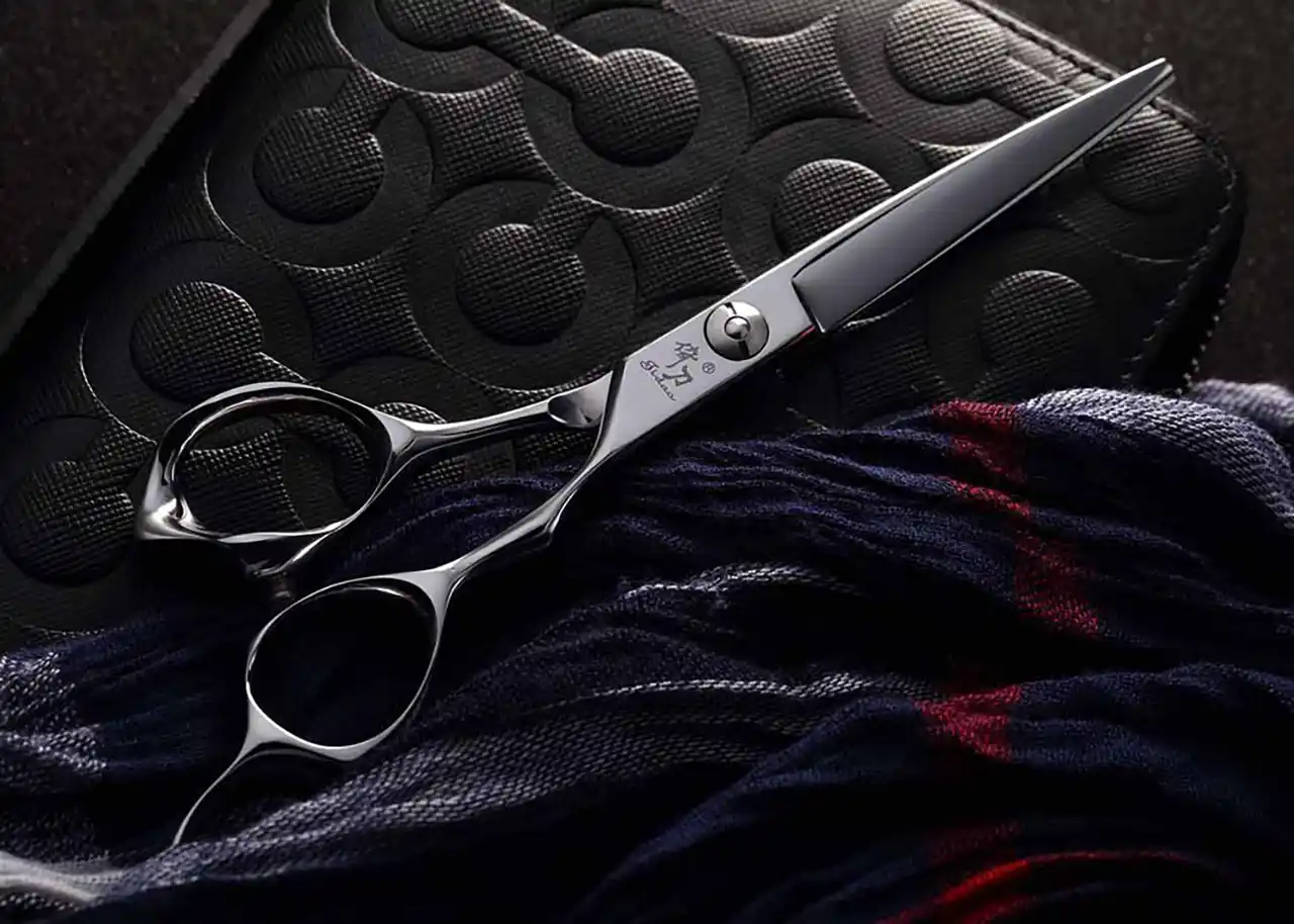 なぜ美容室の働き方で業務委託が増えたのか？ | なぜ業務委託やフリーランス契約の美容師が増えたのか？