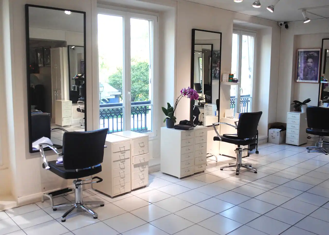 美容室経営5年で3店舗出店した方法 | 業務委託美容室の特徴